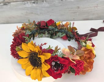 Corona de flores de otoño: tocado de girasol rojo burdeos