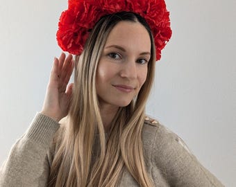 Diadema de claveles rojos: Corona para el cabello estilo Frida Kahlo, tocado bohemio para fiestas.