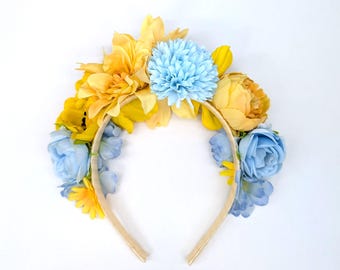 Diadema floral azul y amarilla: Corona de pelo bohemia estilo Frida Kahlo