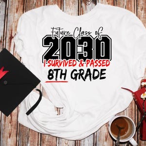 2030年卒業予定の8年生（2026年卒業予定）SVG、卒業記念品（デジタルファイル）、3種類のデザイン
