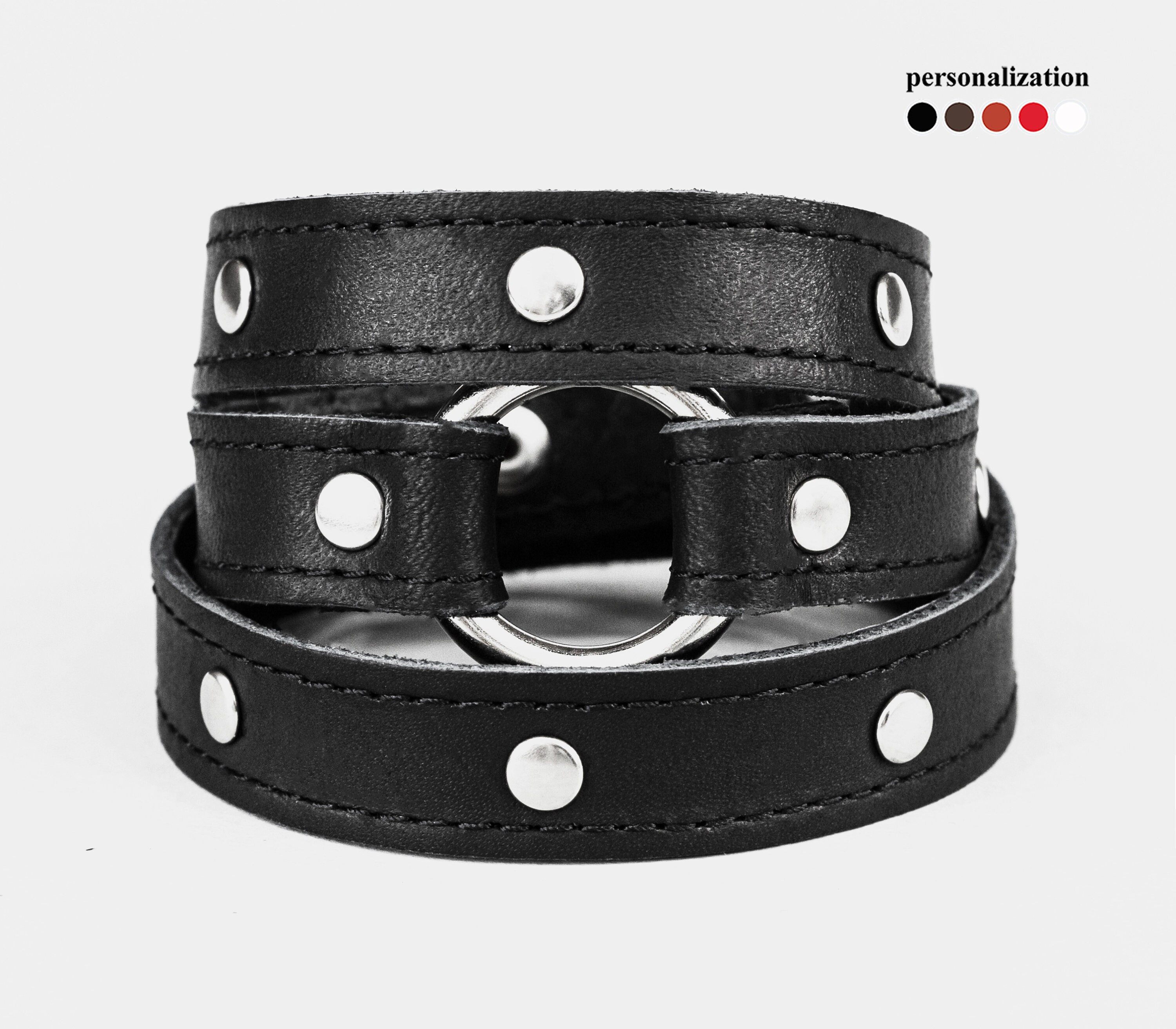 男性または女性用のスタッズ付きブラックラップレザーブレスレット