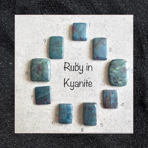 Rubin in Kyanit Cabochon Rechteck Formen