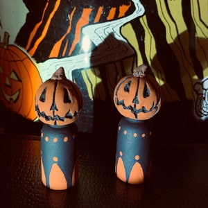 Jack-o’-lantern Peg Doll, Halloween Decor, Wooden Doll, Halloween Doll, Halloween folk art, Handmade Halloween decor