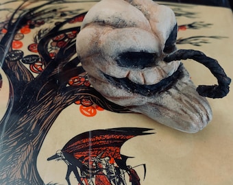 Mr. Moundshroud Pumpkin: Halloween Tree Decor