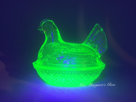Wilkerson Glass Lime Green Uranium Glow Chicken Hen On Nest