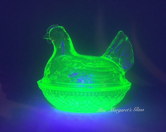 Wilkerson Glass Lime Green Uranium Glow Chicken Hen On Nest