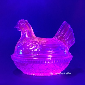 Wilkerson Glass Stardust Blue Hen On Nest Chicken UV Pink Glow