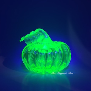 Fred Wilkerson Art Glass Blown Lime Green Uranium Pumpkin