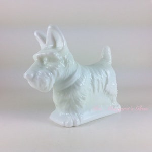 Mosser Glass Milk White Scottish Terrier Scottie Scotty Dog Figure