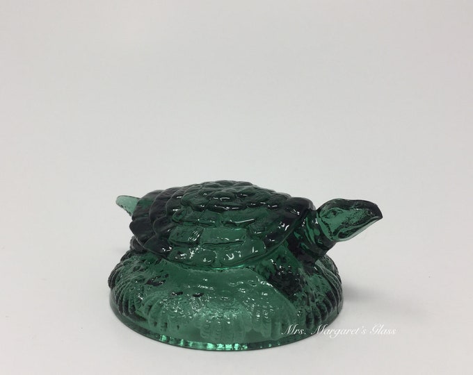 Wilkerson Glass Moss Green “Snappy” The Snapping Turtle