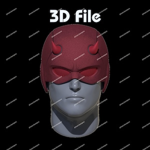 Puede incluir: Una máscara de superhéroe roja con una superficie texturizada, con aberturas para los ojos y dos pequeños cuernos. La máscara se muestra en una cabeza de maniquí gris. El texto "3D File" está en letras blancas encima de la máscara.