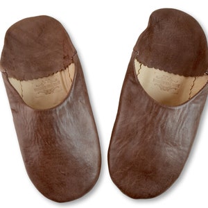 Pantofole da uomo in pelle marocchina, fatte a mano in pelle conciata al naturale, slip-on, muli, ciabatte, marroni *TARIFFE USA PAGATE*