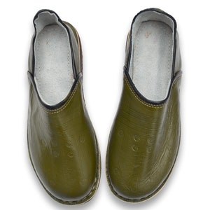 Scarpe da uomo e da donna, pantofole marocchine babouche, fatte a mano in pelle conciata al naturale, color verde kaki **TARIFFE USA PAGATE**