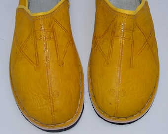 Mens Moroccan Babouche Slippers Shoes, Handmade Leather Shoes, Yellow Slippers, Organic Leather, Mules, Babouche, Womens Mens Slippers.