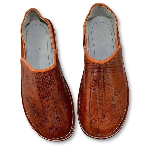 Moroccan Babouche Slippers Shoes Handmade from Organically Tanned Leather using Natural Dyes, Suitable for Men and Women, Tan Brown