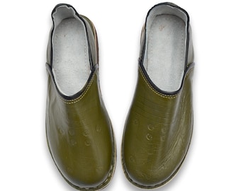 Mens Womens Moroccan Babouche Slippers Shoes, Handmade from Naturally Tanned Leather in Khaki Green.