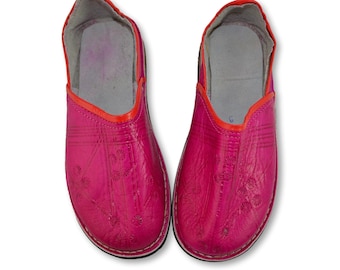 Womens Moroccan Babouche Slippers or Shoes in Fuchsia, Handmade from Naturally Tanned Organic Leather