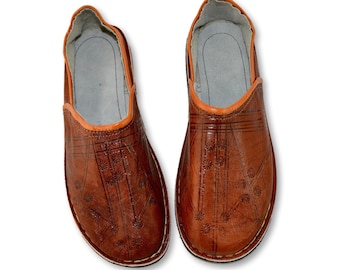 Moroccan Babouche Slippers Shoes Handmade from Organically Tanned Leather using Natural Dyes, Suitable for Men and Women, Tan Brown