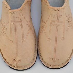 Marokkanische Babouche Schuhe, marokkanische Herren Damen Hausschuhe, handgefertigte Lederschuhe, Pantoletten, Slip on Schuhe, Bio-Schuhe, handgefärbt, 9 Farben. Natural untreated