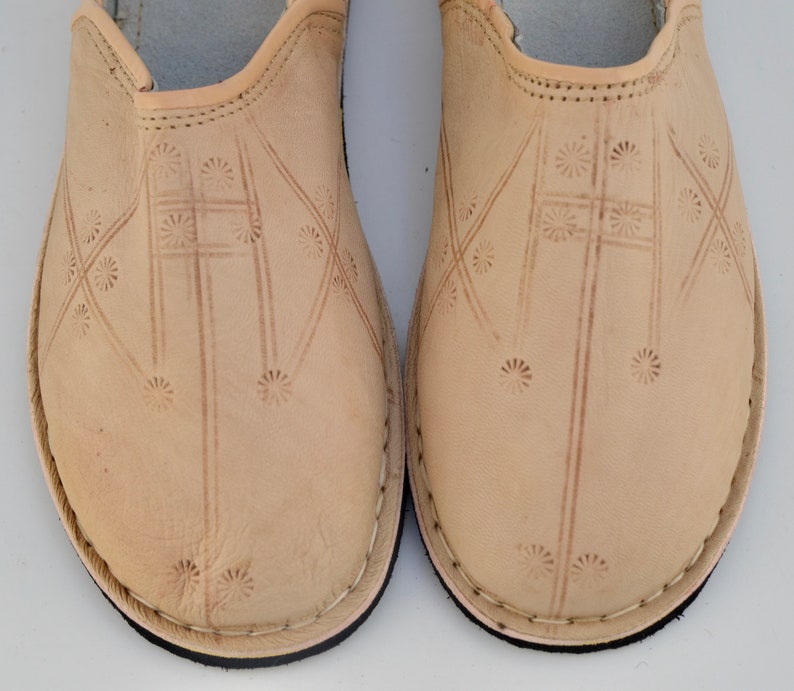 Marokkanische Babouche Schuhe, marokkanische Herren Damen Hausschuhe, handgefertigte Lederschuhe, Pantoletten, Slip on Schuhe, Bio-Schuhe, handgefärbt, 9 Farben. Natural untreated