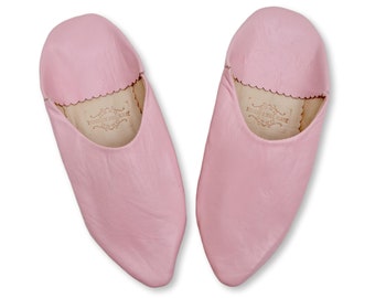 Moroccan Leather Pointed Babouche Slippers - Handmade Mules inLight Pink