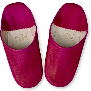 Pantofole da uomo in pelle marocchina, fatte a mano in pelle conciata al naturale, slip-on, muli, ciabatte, fucsia *TARIFFE USA PAGATE*