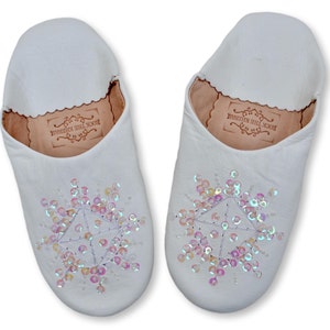 Pantofole babouche marocchine con paillettes bianche fatte a mano in pelle conciata al naturale, babouche da donna, muli **TARIFFE USA PAGATE**