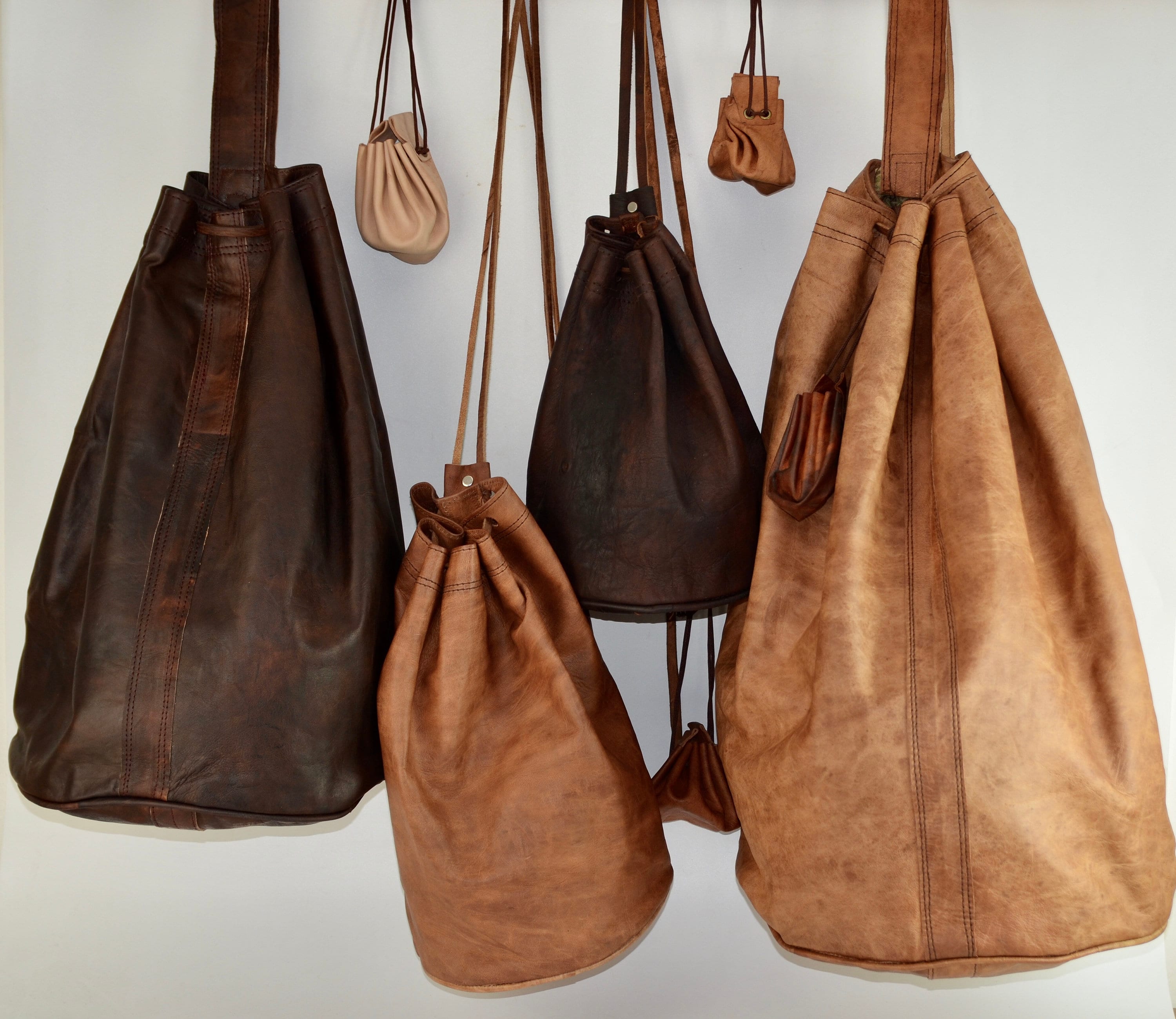 Mochila de cuero para hombre diseño vintage natural - IBAGS BELTS