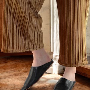 POINT TOE BABOUCHE BLACK CONTEMPORARY