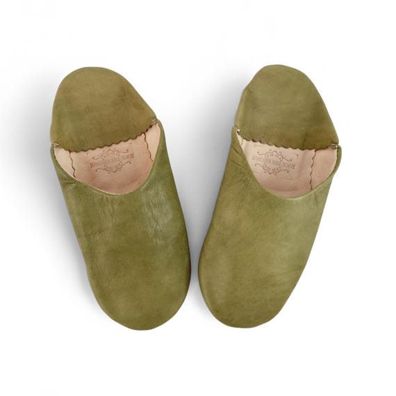 Moroccan leather babouche Slippers, Womens Slippers, Slip on Mules, Sheepskin Slippers, Handmade slippers, Khaki Green