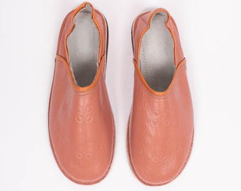 Marokkaanse babouche pantoffels schoenen handgemaakt van biologisch gelooid leer, geschikt voor mannen en vrouwen, terracotta.