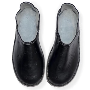 Babouche marroquí para hombre y mujer, zapatos de piel negra, mules de piel orgánica hechos a mano.