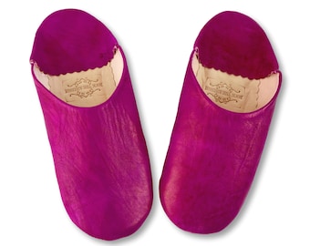 Babouche Slippers, Moroccan leather babouche, Moroccan slippers, Womens Slippers, Sheepskin Slippers, Handmade slippers, Mules, Fuchsia.
