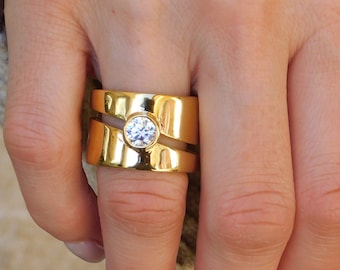 Anillo ancho de moissanita: banda llamativa de plata 950 bañada en oro de 18 quilates