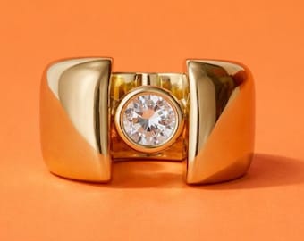 Anello nuziale da donna: fascia spessa con moissanite, solitario largo placcato oro