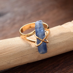 Natural Rough Kyanite Gemstone Ring \ Vintage Ring \ Raw Stone Ring \ Wedding Ring \ Raw Kyanite Ring \ Birthstone Ring \ Crisscross Ring