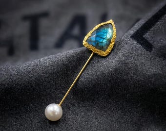 Broche de labradorita e rubi - Broche unissex com pedras preciosas - Bijuteria artesanal - Presilha para blazer