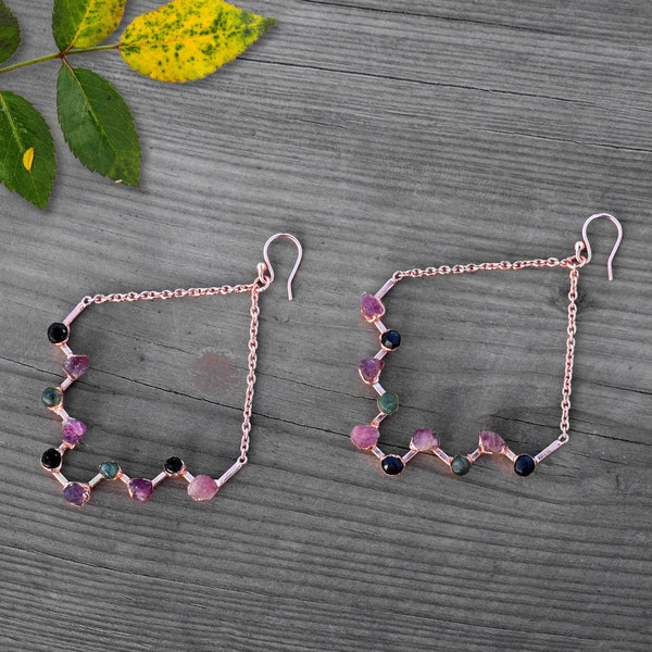 Boucles d'oreilles multitourmaline brutes - Boucles d'oreilles en tourmaline brute - Boucle d'oreille crochet pendante - Boucle d'oreille chaîne - Bijoux de la Saint-Valentin - Boucles d'oreilles en pierres précieuses