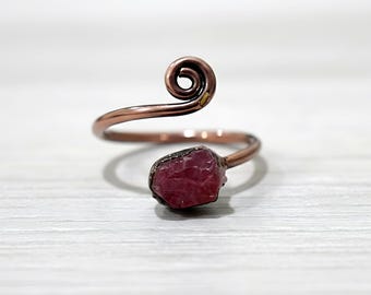 Natural Raw Ruby Gemstone Tiny Ring \ Bohemian Ring \ Handmade Jewelry \ Wedding Ring \ Dainty Ring \ Anniversary Ring \ Minimal Ring