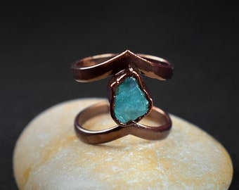 Anillo de piedra preciosa de apatita áspera natural \ anillo de apatita de neón \ joyería de apatita azul \ anillo de piedra cruda \ anillo mínimo \ anillo de corona \ anillo de declaración