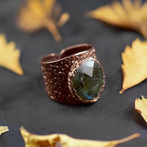 Natural Labradorite Gemstone Band Ring \ Unique Rings \ Ring For Her \ Rings For Women \ Adjustable Ring \ Handmade Jewelry \ Vintage Ring
