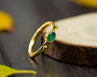 Anillo de ónix verde natural \ Anillo de piedras preciosas \ Anillo chapado en oro \ Anillos para mujer \ Anillo delicado \ Anillo minimalista \ Regalos de aniversario \ Anillo de boda