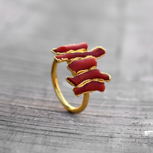 Ring met natuurlijke rode koraalpotloodsteen - Ring met ruwe steen - Opvallende ring - Koperen ring - Stapelbare ring - Ring voor dames | Handgemaakte ring