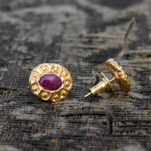 Red Onyx Stud Gemstone Earring Jewelry \ Cute Stud Earrings \ Flower Stud Earrings \ Small Stud Earrings \ Tiny Earrings \  Cute Earrings