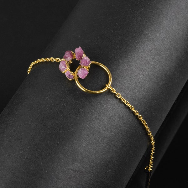 Bracelet Tourmaline Rose Brute Naturelle | Bracelet floral en pierres précieuses | Bracelet en or | Bracelet chaîne | Bracelet chaîne corde 24k | Cadeau pour elle