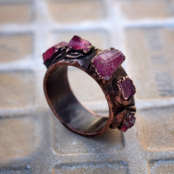 Sieraden Ringen Stapelbare ringen Raw Ruby koperen elektrogevormde ring juli geboortesteen minimalistisch 
