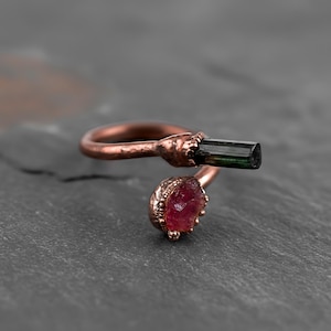 Anillo de turmalina y rubí | Joyería artesanal | Anillo de derivación | Anillo apilable | Anillos para mujer | Anillo de aniversario | Anillo abierto
