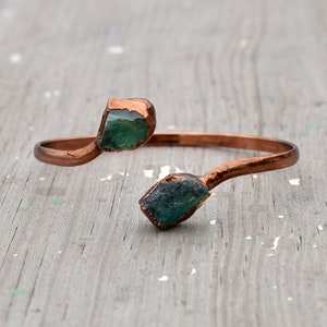 Bracelet jonc bypass vert naturel émeraude \ jonc pierres de naissance \ bracelet jonc \ bracelet bohème \ bracelet de pierres précieuses \ bracelet minimaliste