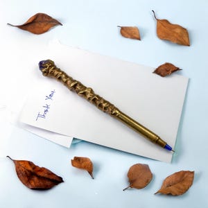 Penna a sfera con pietra preziosa di ametista grezza \ Penna di lusso realizzata a mano \ Strumento di scrittura \ Penna con design decorativo \ Regalo per scrittori \ Penna con pietra naturale