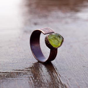Natural Green Peridot Gemstone Ring \ Raw Peridot Ring \ Handmade jewelry \ Anniversary Gifts \ Minimalist Ring \ Delicate Ring\ Band Rings
